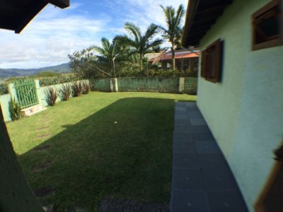 CÓD. V021 - Casa em Praia da Ferrugem - Garopaba